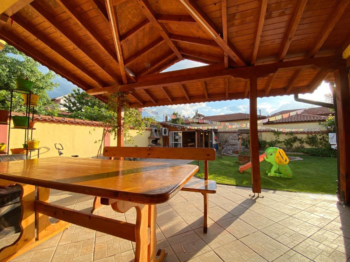 Family Hotel Kavrakovi พาเวลบันยา ภายนอก รูปภาพ